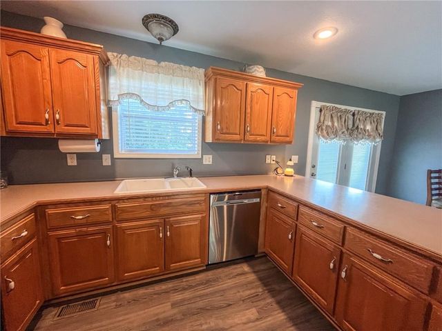 404 E Colony Avenue, East Lynne, MO 64743
