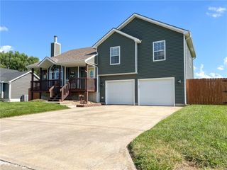 404 E Colony Avenue, East Lynne, MO 64743