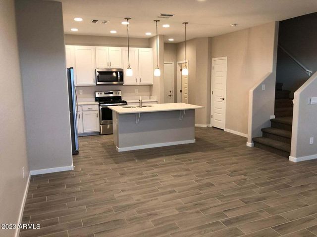 594 W WESTCHESTER Avenue, Tempe, AZ 85283