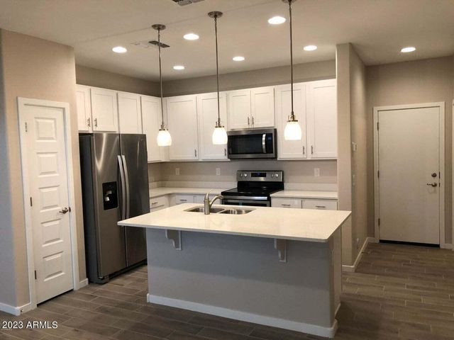 594 W WESTCHESTER Avenue, Tempe, AZ 85283