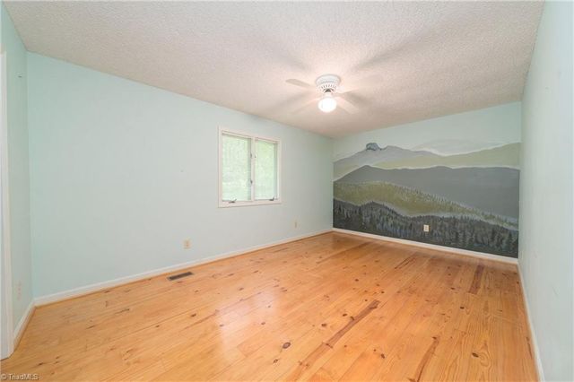 1068 Nathan Lane, Pinnacle, NC 27043