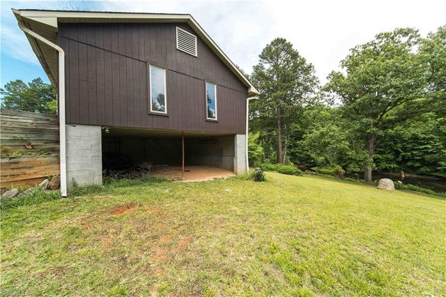 1068 Nathan Lane, Pinnacle, NC 27043
