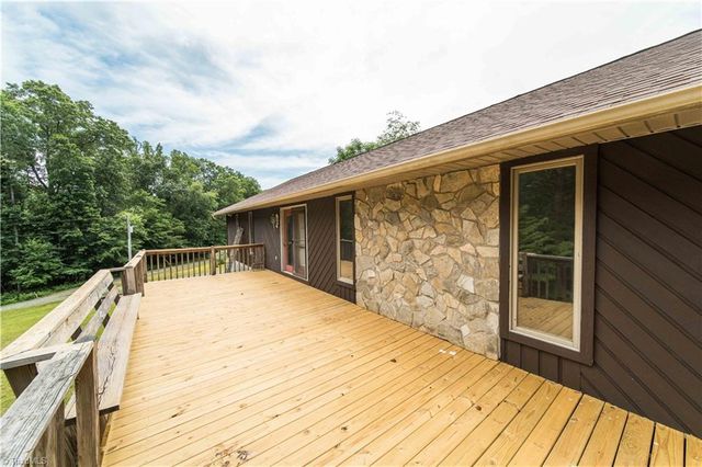 1068 Nathan Lane, Pinnacle, NC 27043