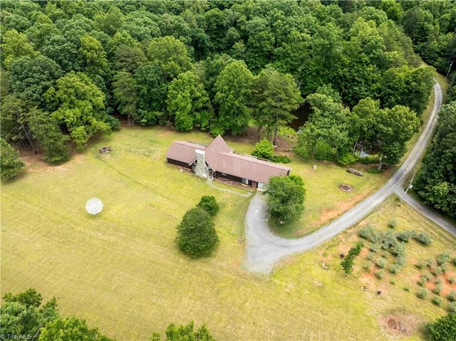 1068 Nathan Lane, Pinnacle, NC 27043