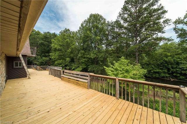 1068 Nathan Lane, Pinnacle, NC 27043