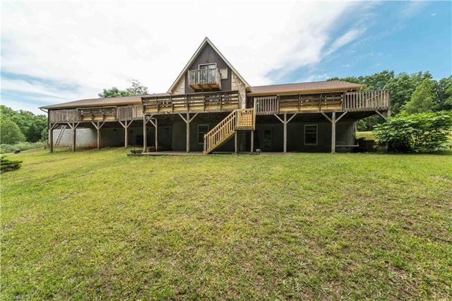 1068 Nathan Lane, Pinnacle, NC 27043