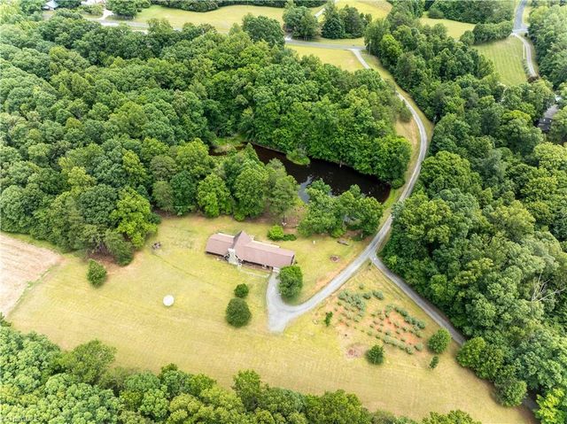 1068 Nathan Lane, Pinnacle, NC 27043