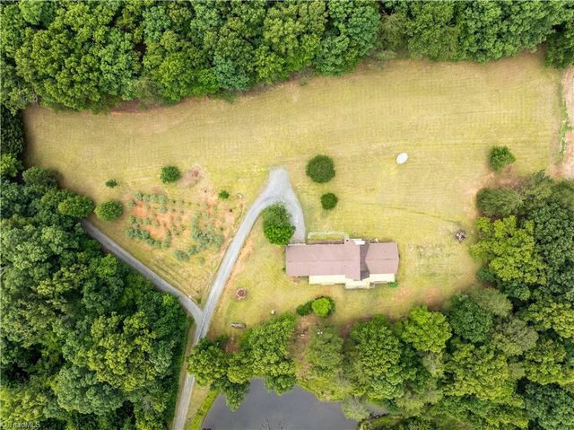 1068 Nathan Lane, Pinnacle, NC 27043