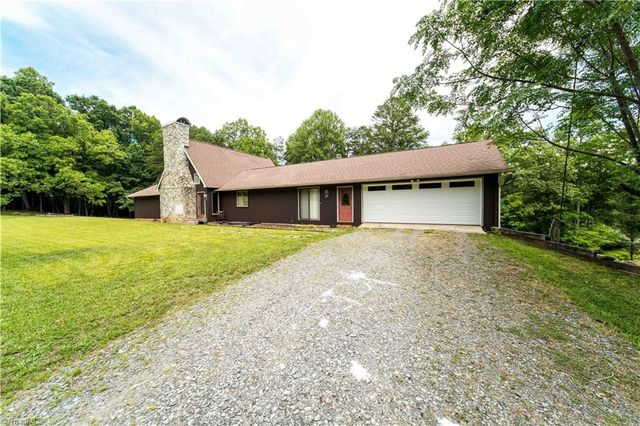 1068 Nathan Lane, Pinnacle, NC 27043