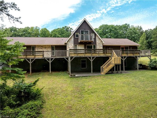 1068 Nathan Lane, Pinnacle, NC 27043