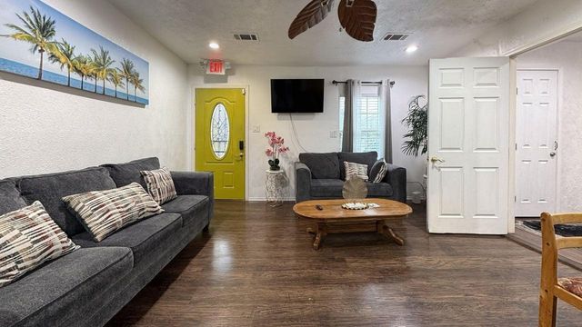 7901 Record Street, Houston, TX 77028