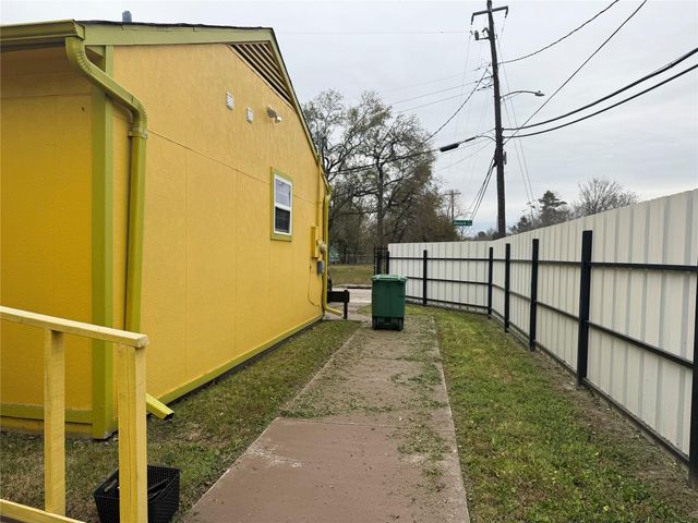 7901 Record Street, Houston, TX 77028