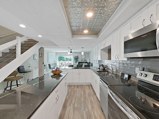 433 S PAULA DRIVE 18, Dunedin, FL 34698