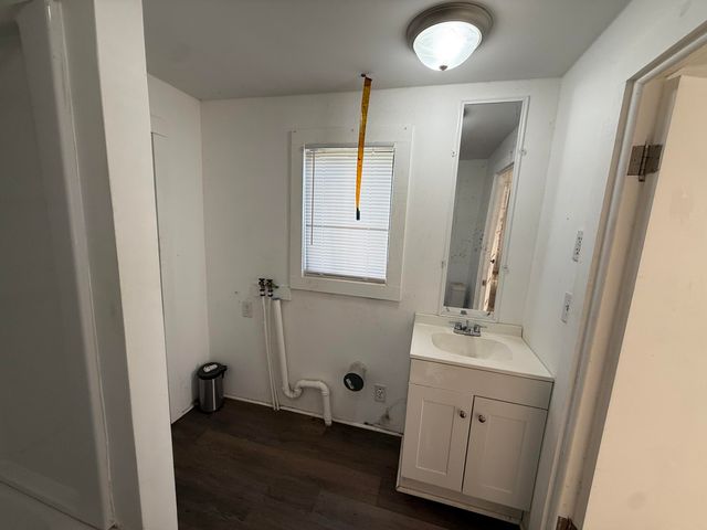 2351 E Pacific Street, Springfield, MO 65803