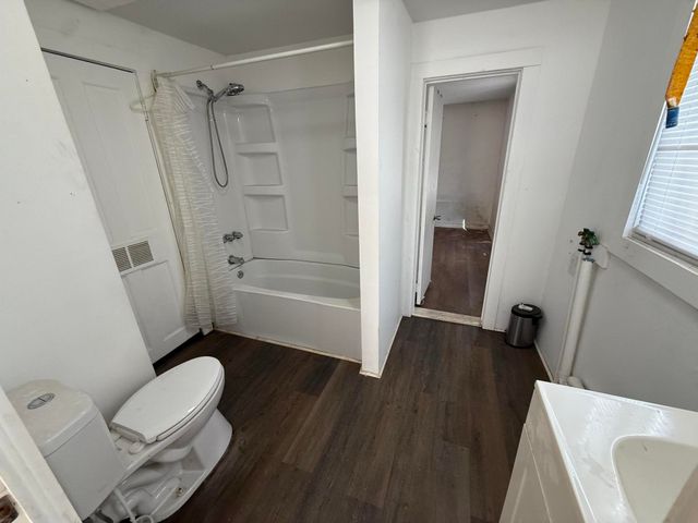 2351 E Pacific Street, Springfield, MO 65803