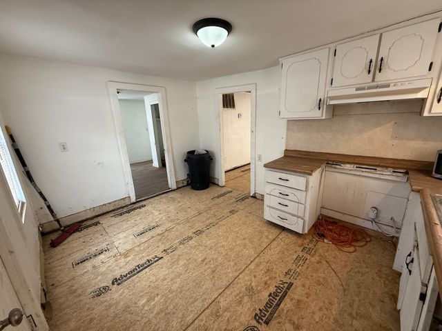 2351 E Pacific Street, Springfield, MO 65803