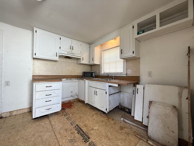 2351 E Pacific Street, Springfield, MO 65803