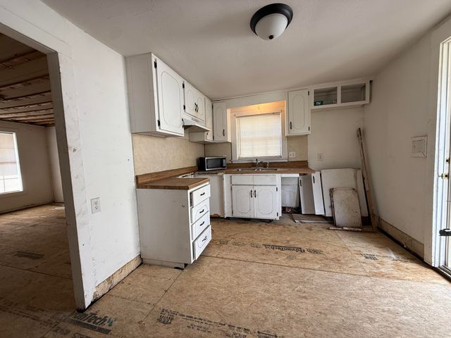 2351 E Pacific Street, Springfield, MO 65803