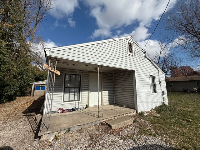 2351 E Pacific Street, Springfield, MO 65803