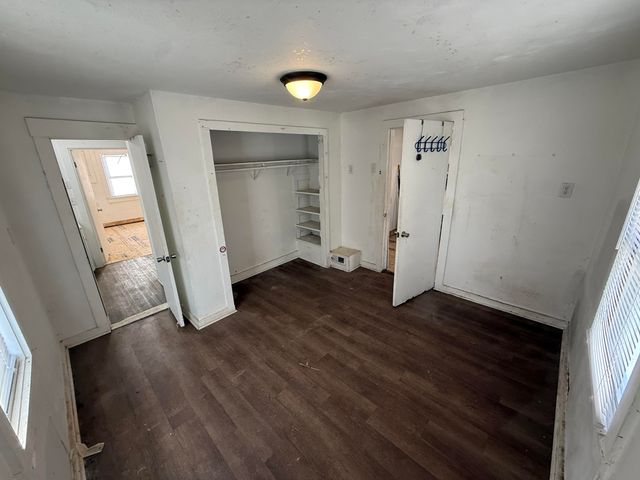 2351 E Pacific Street, Springfield, MO 65803