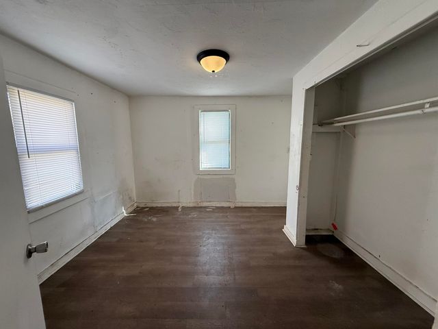 2351 E Pacific Street, Springfield, MO 65803