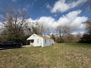 2351 E Pacific Street, Springfield, MO 65803
