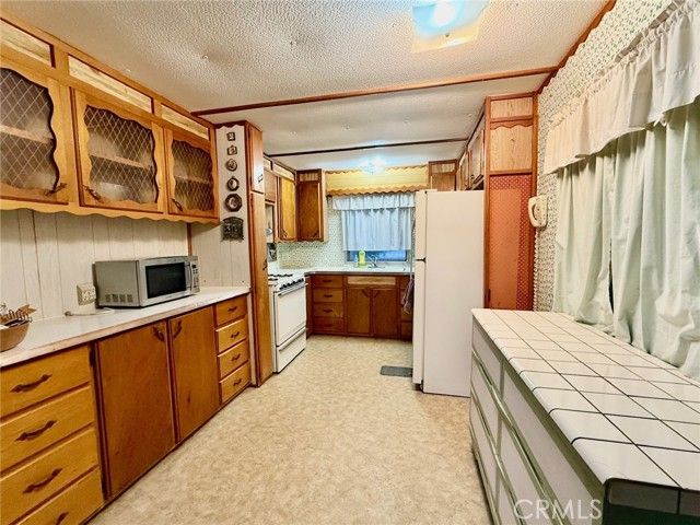 11694 Old Spruce Grove, Lower Lake, CA 95457