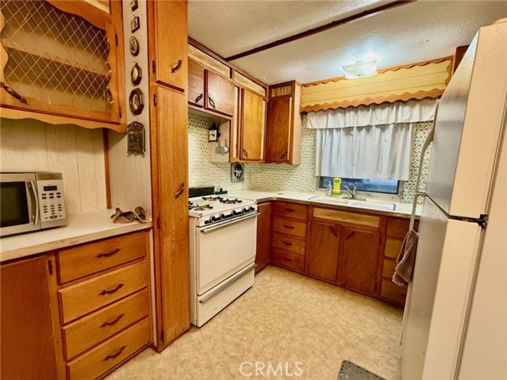 11694 Old Spruce Grove, Lower Lake, CA 95457