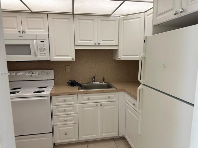 8851 Sunrise Lakes Boulevard 112, Sunrise, FL 33322