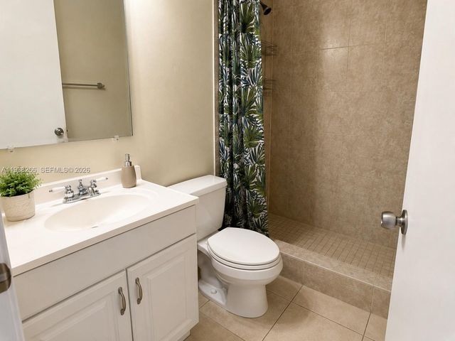 8851 Sunrise Lakes Boulevard 112, Sunrise, FL 33322