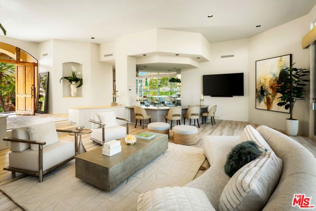 136 Netas Drive, Palm Desert, CA 92260