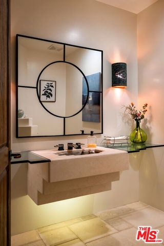 136 Netas Drive, Palm Desert, CA 92260