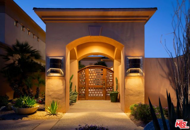 136 Netas Drive, Palm Desert, CA 92260