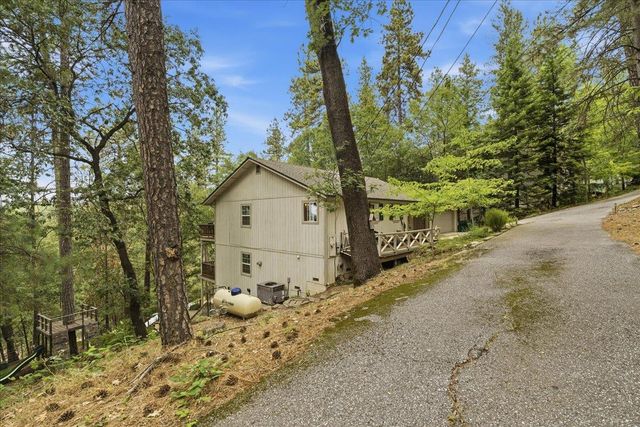 11869 Oracle Dr, Grass Valley, CA 95949