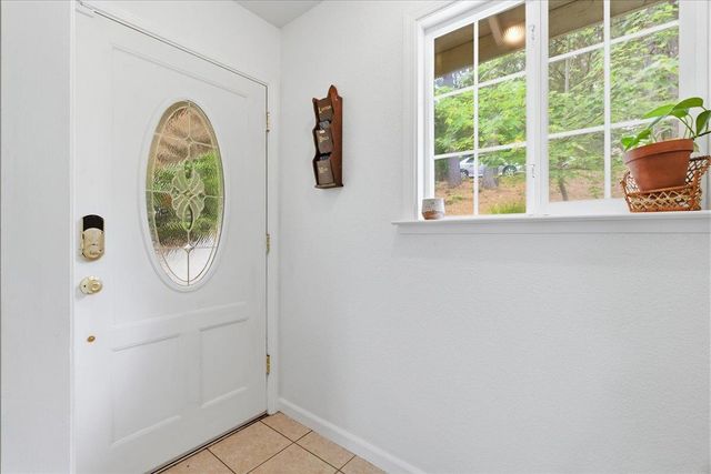 11869 Oracle Dr, Grass Valley, CA 95949