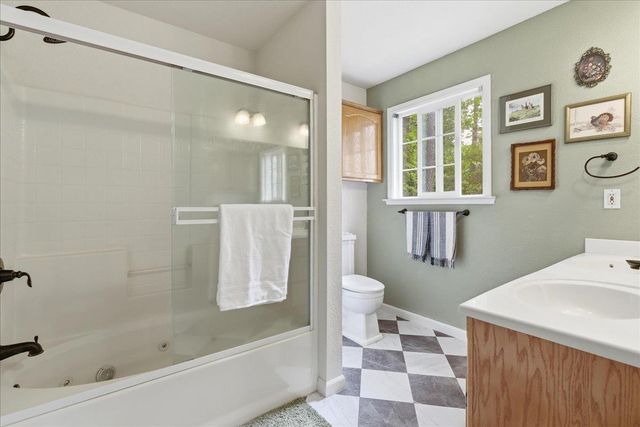 11869 Oracle Dr, Grass Valley, CA 95949