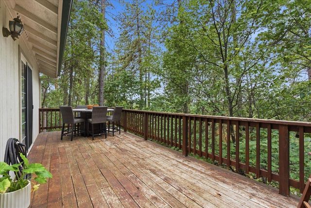 11869 Oracle Dr, Grass Valley, CA 95949