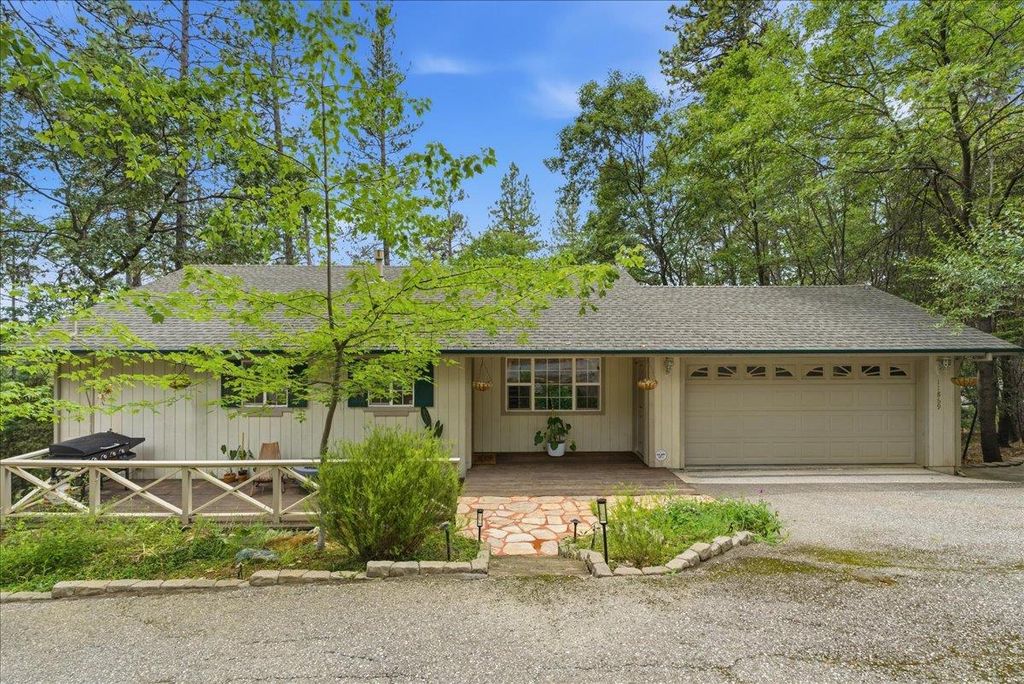 11869 Oracle Dr, Grass Valley, CA 95949