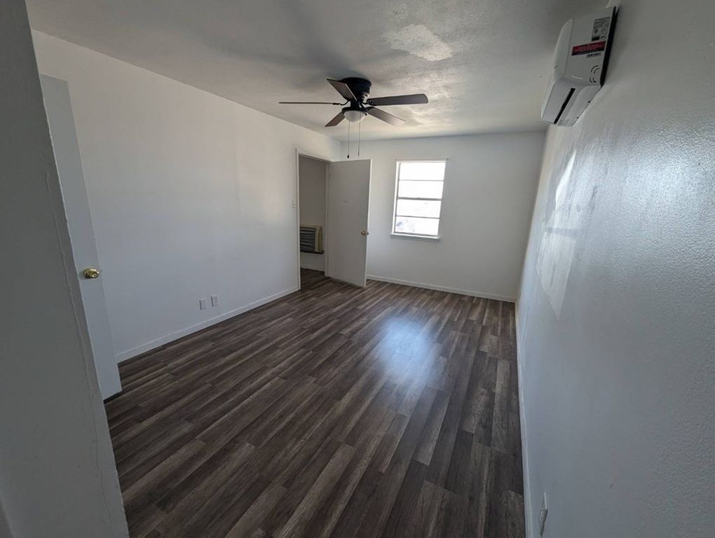 Image 5 of property listing at 610 Garden Street, Sterling City, TX 76951