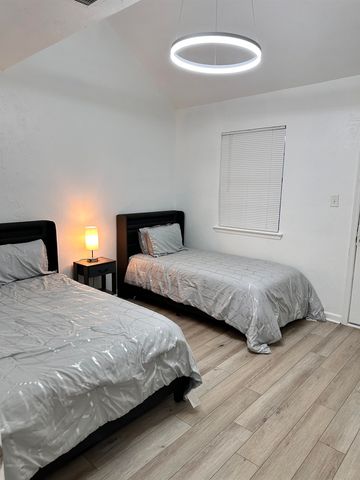 922 S Lipona Road, Tallahassee, FL 32304