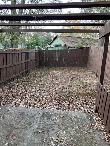 922 S Lipona Road, Tallahassee, FL 32304