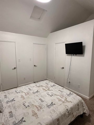 922 S Lipona Road, Tallahassee, FL 32304