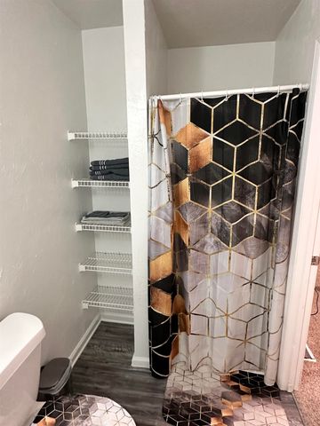 922 S Lipona Road, Tallahassee, FL 32304