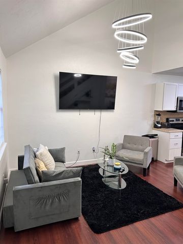 922 S Lipona Road, Tallahassee, FL 32304