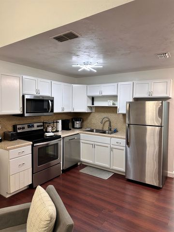 922 S Lipona Road, Tallahassee, FL 32304