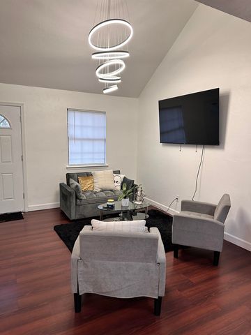 922 S Lipona Road, Tallahassee, FL 32304