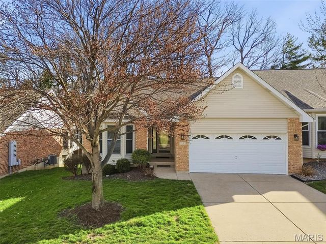 24 Summit Pointe Court 4A, St Charles, MO 63301
