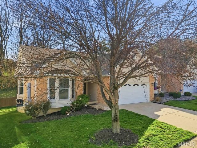 24 Summit Pointe Court 4A, St Charles, MO 63301