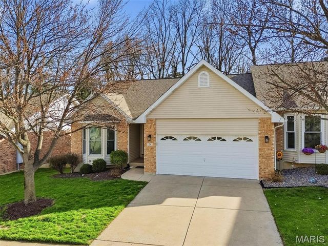 24 Summit Pointe Court 4A, St Charles, MO 63301