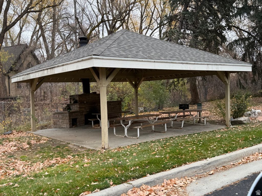 Image 18 of property listing at 1222 E WATERSIDE CV #31, Midvale, UT 84047